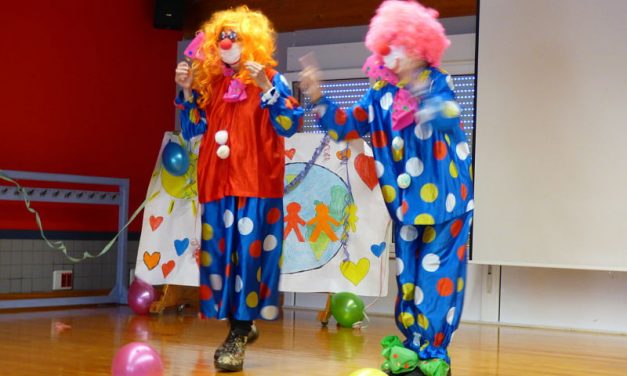 Los payasos Lupi y Lupita y la marioneta Marike en nuestra escuela