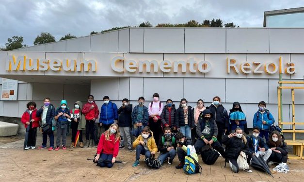 Los alumnos de quinto y sexto en el Museum Cemento Rezola